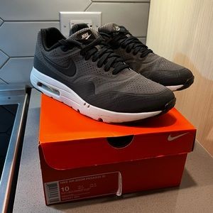 Nike grey air max shoes